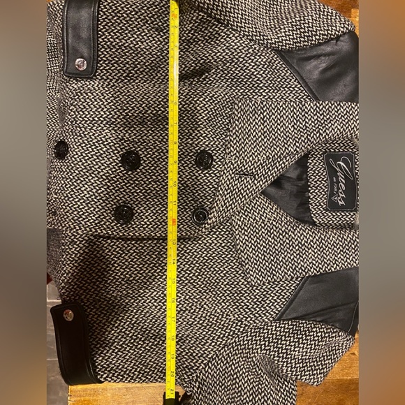 Guess black and white coat . Size XL - Picture 7 of 7